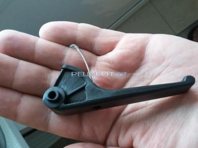 оборвался трос открывания капота.jpg