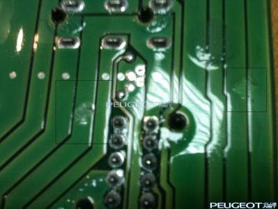 [Peugeot-Club.net] - BSI содран лак опорами корпуса.jpg