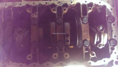 поршня при застопоренном маховике - вид из картера.jpg